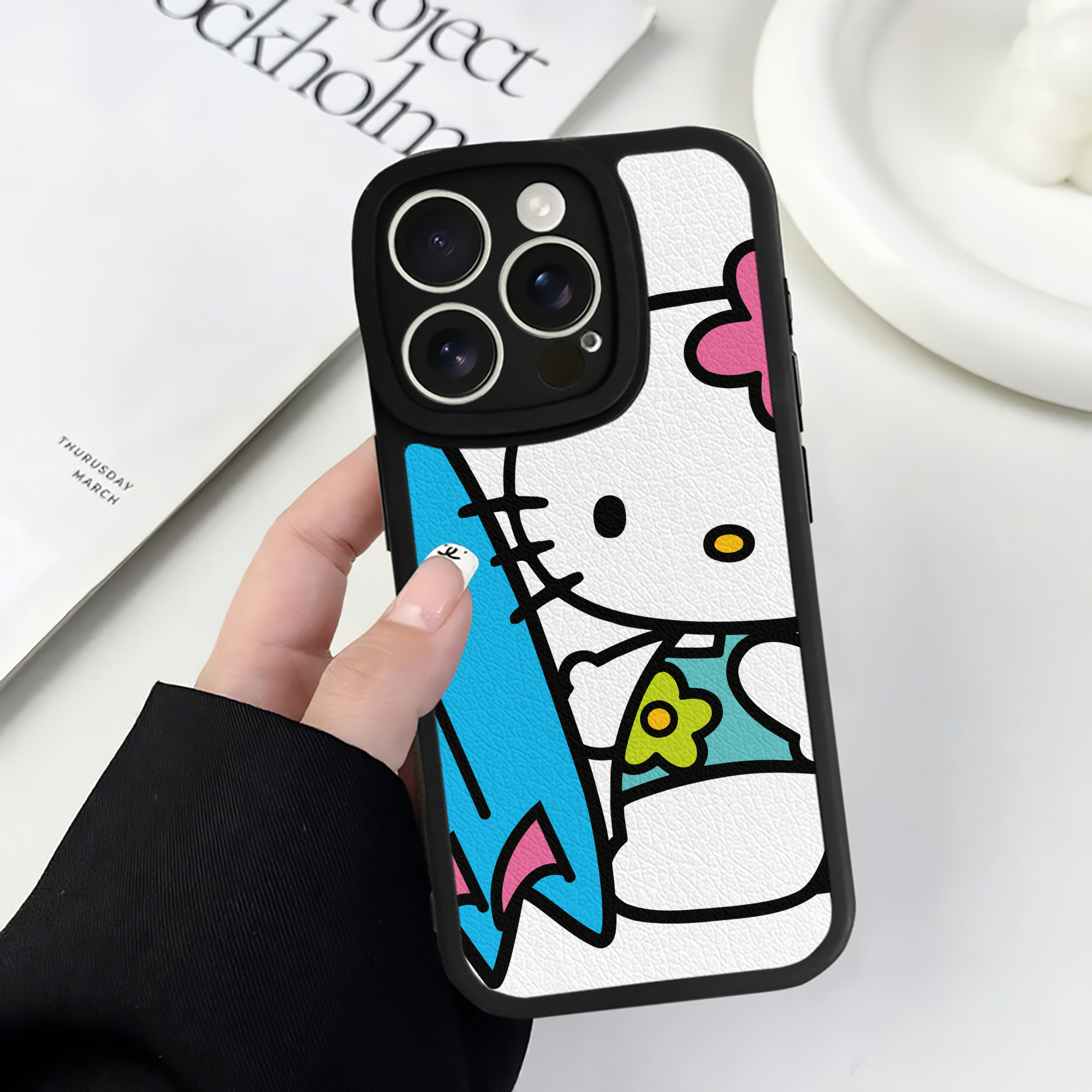 （画像用） Hello Kitty ハローキティ 【iPhone 16シリーズ対応】シリコンスマホケース（レザー調） 材質：シリコン